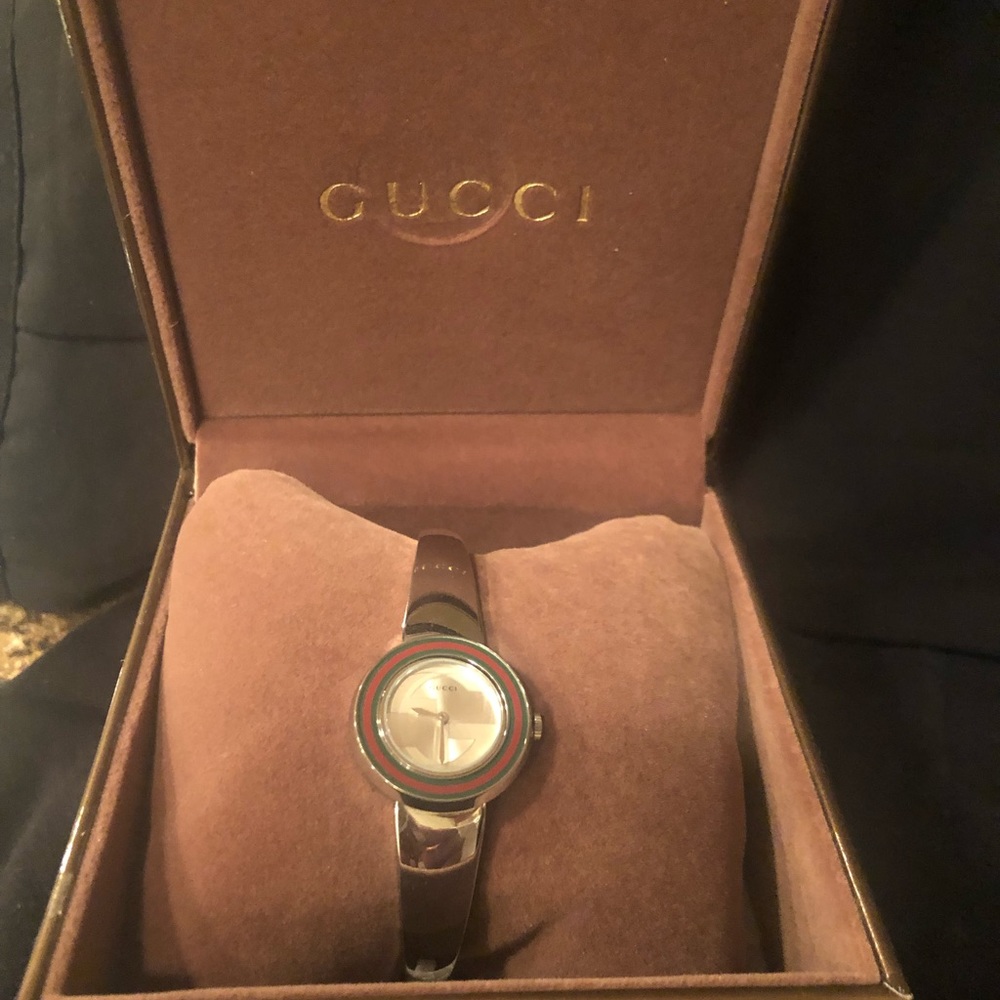 Gucci U-Play Bangle Ladies Watch